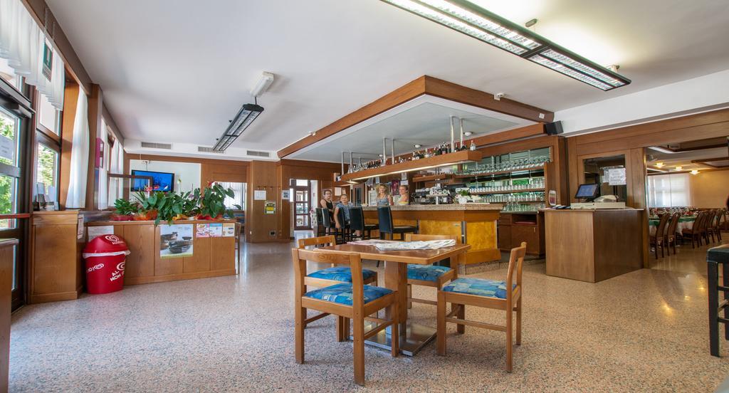 Albergo Sayonara Comano Terme Kültér fotó