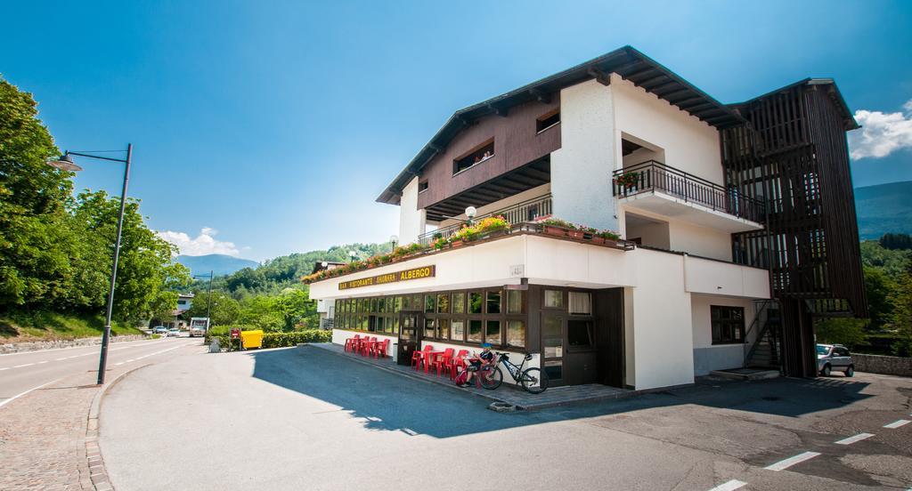 Albergo Sayonara Comano Terme Kültér fotó