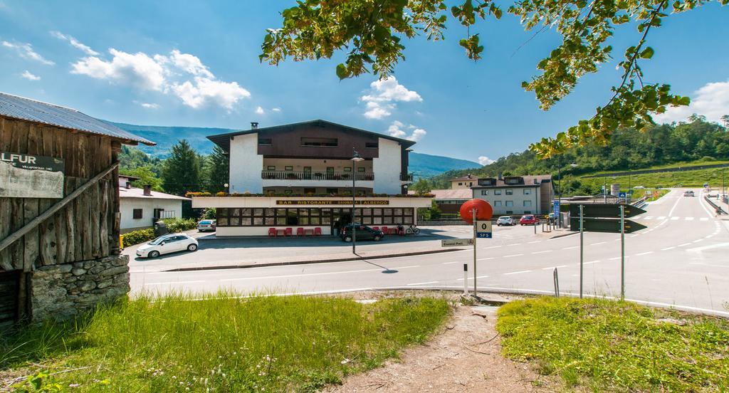 Albergo Sayonara Comano Terme Kültér fotó